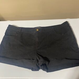 Women’s plus size Black Twill shorts